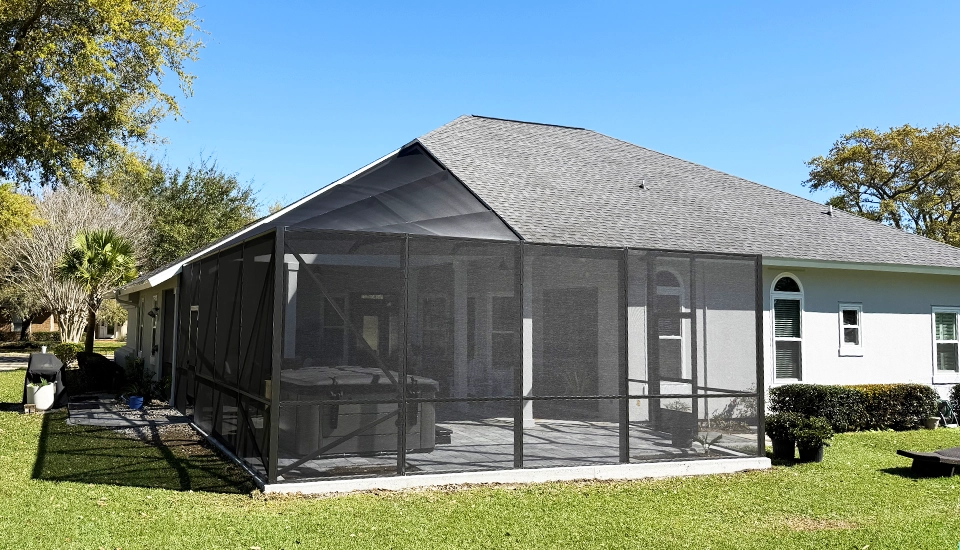 Screened in patio screen room on home
